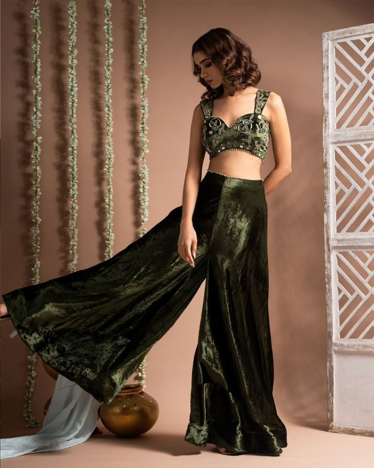 Celebrate the wedding season in style with our beautiful traditional outfits_ Perfect for sangeet, mehendi and more! __#weddingseason #fashefy #trendingfashion
